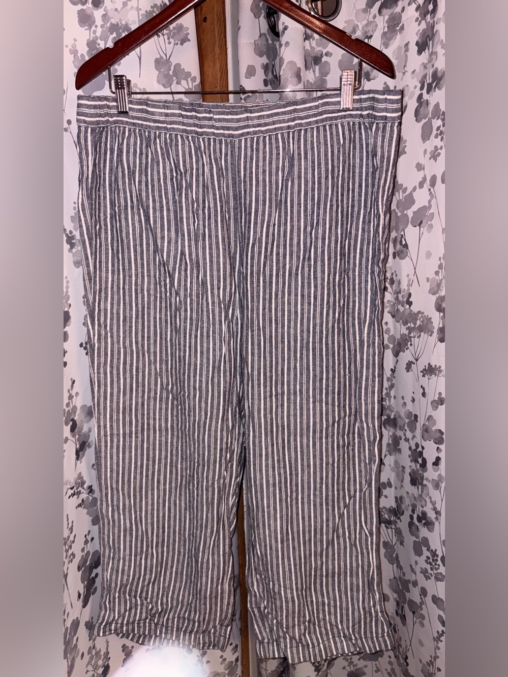 Women’s Gray and White Stripe Capri Pants